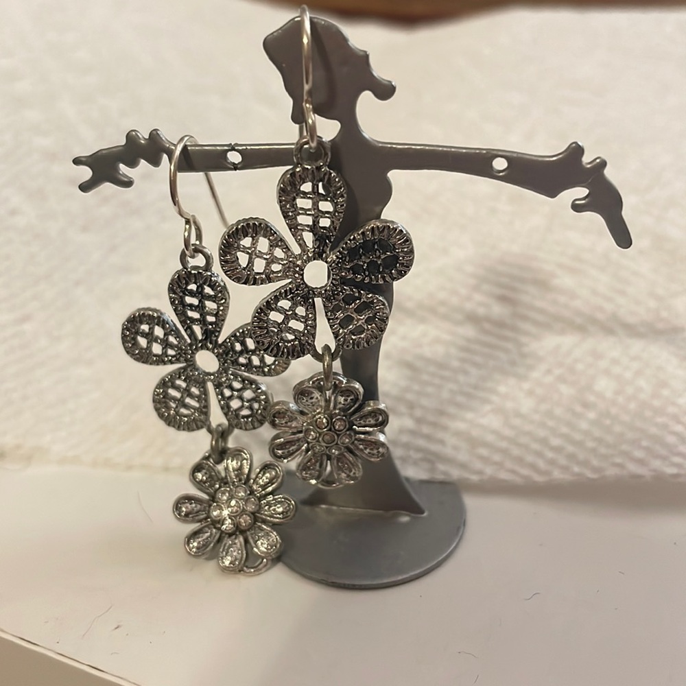 Double flower dangle earrings